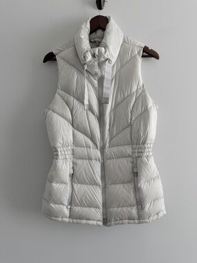 Athleta White Quilted Down Puffer Vest Cinched Waist Funnel Neck Zip Front Med